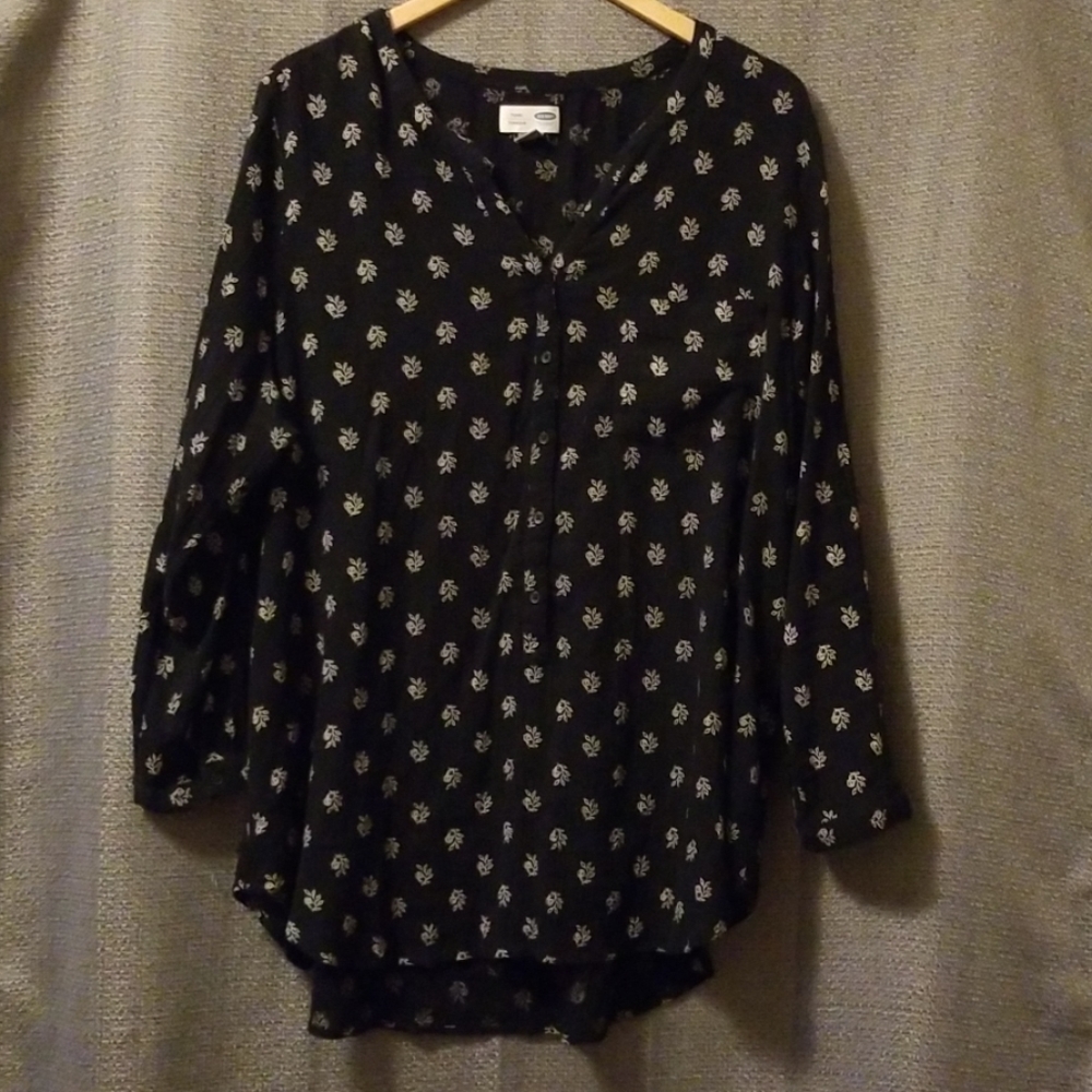 Old navy black and white tunic blouse